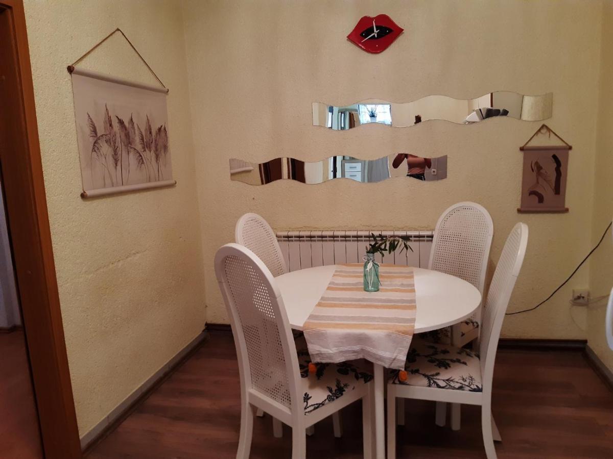 Apartment Margareta By El-Pi Tours Njivice Exterior foto